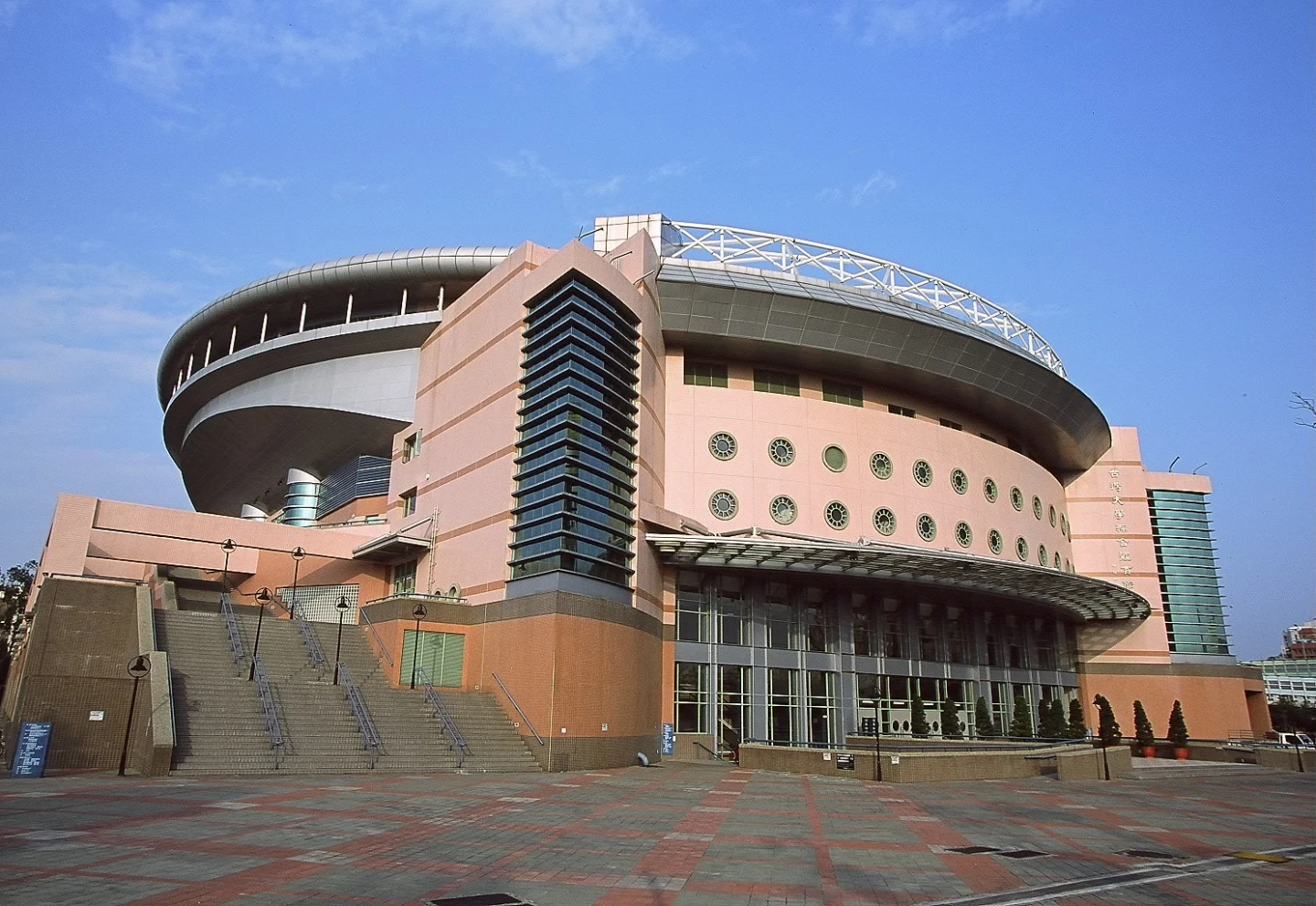 台大體育館游泳池今天上午發生學生溺水意外。取自國立臺灣大學 - 體育館及戶外場地租借