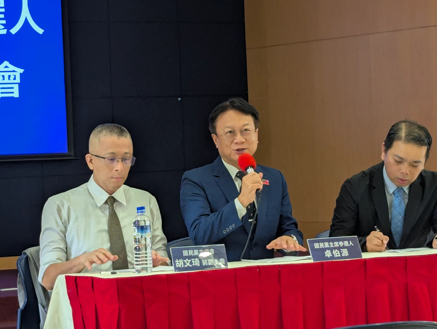 彰化縣前縣長卓伯源,今公開勸退郝龍斌。蘇柏銓攝