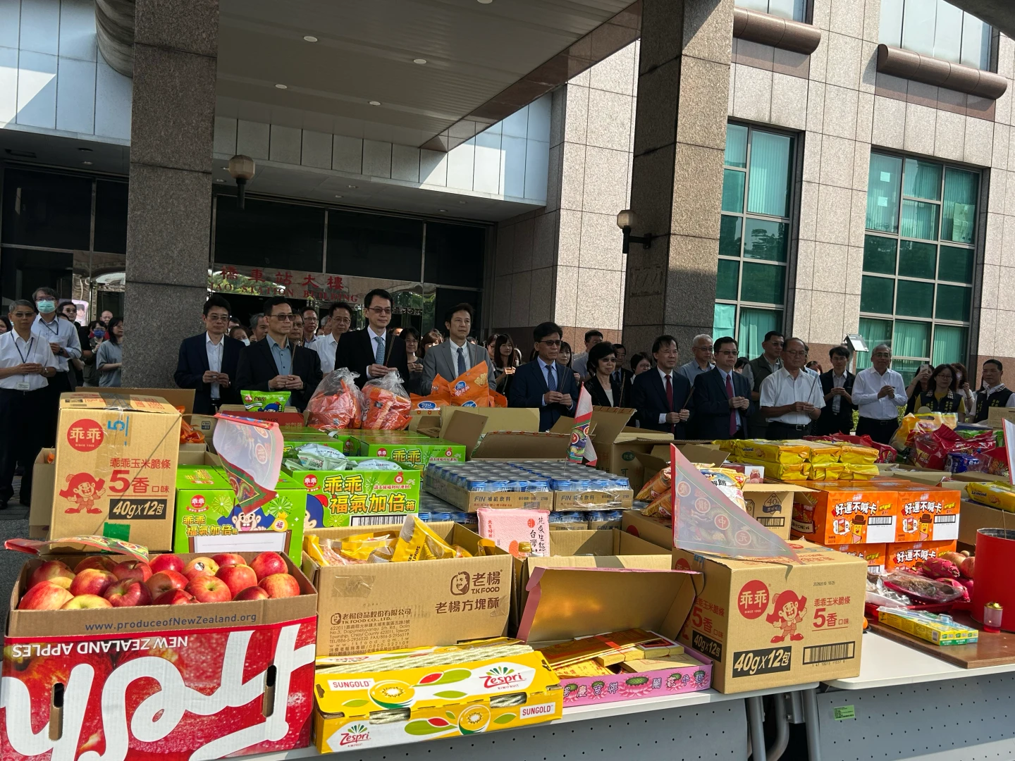 金管會各局處主管今天舉行中元普渡。林巧雁攝