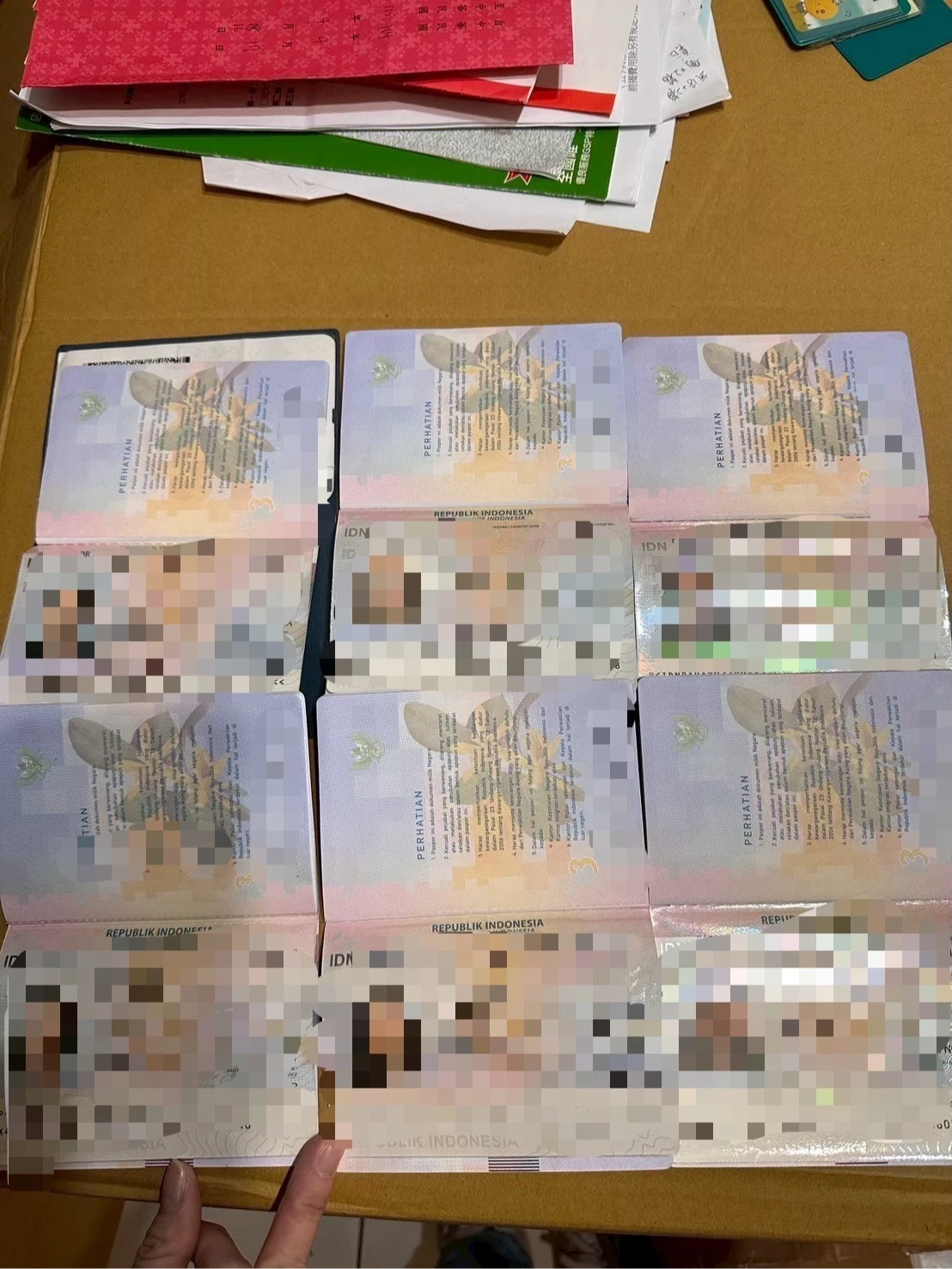 胡男扣留印尼女子護照,藉此控制行動。翻攝畫面