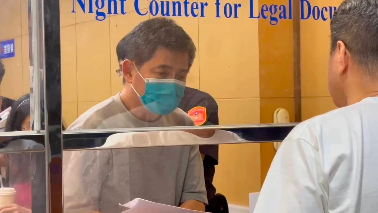 富商向詠強昨晚被拘提到北檢,深夜發監執行。民眾提供
