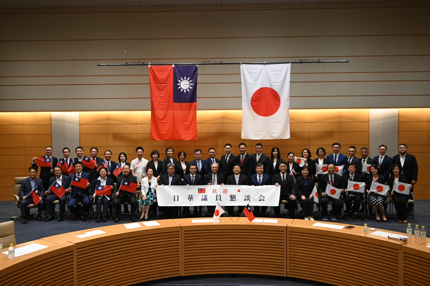 國民黨26藍委拜會日本眾議院。傅崐萁辦公室提供