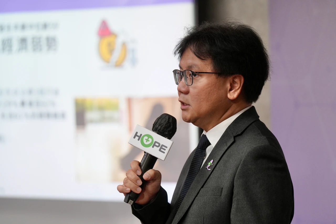 癌症希望基金會副董事長羅盛典指出,仍有不少病人身陷「藥少又被限縮」的雙重障礙。梁建裕攝