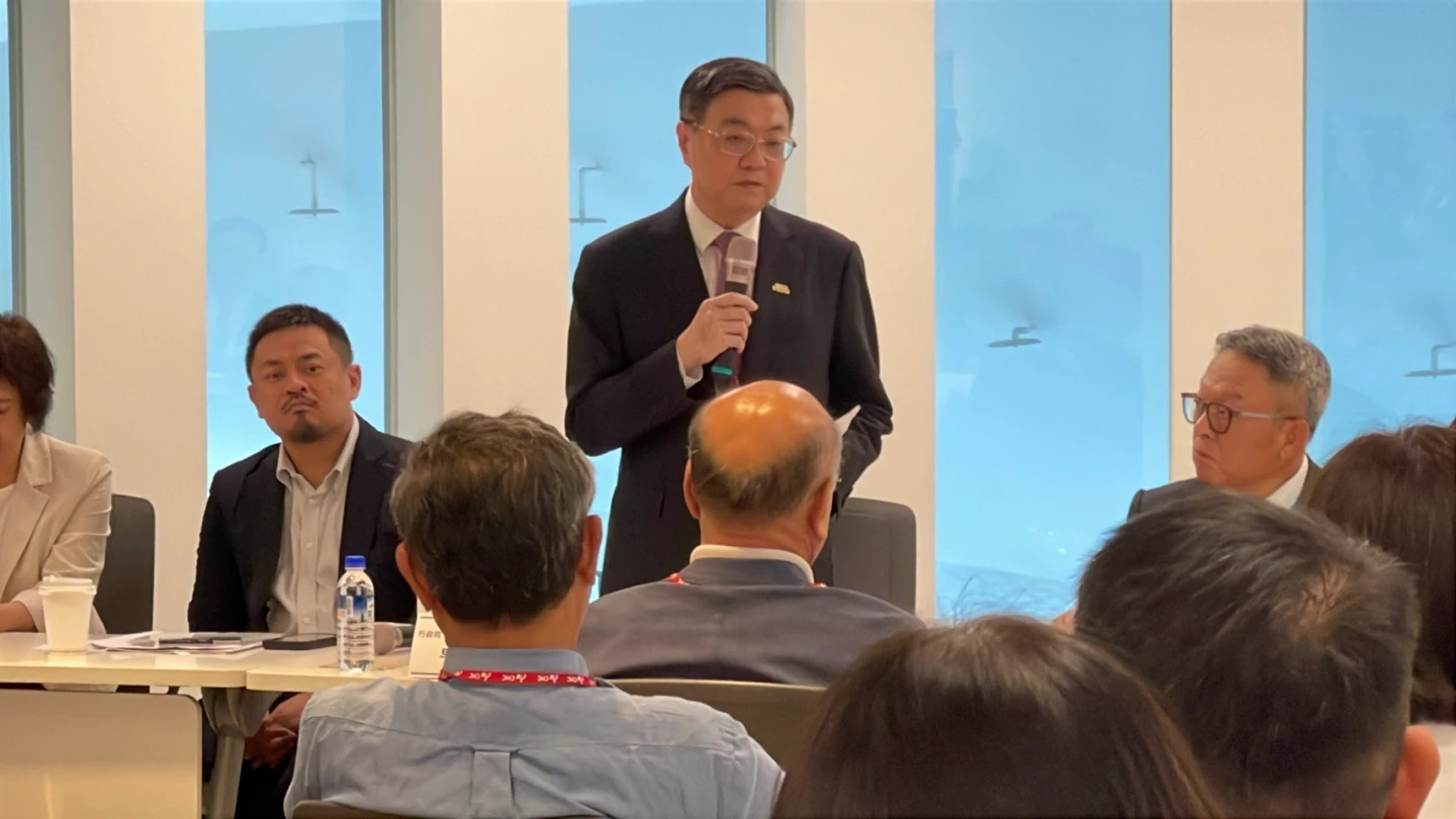 卓榮泰與自行車產業代表座談。王煌忠攝