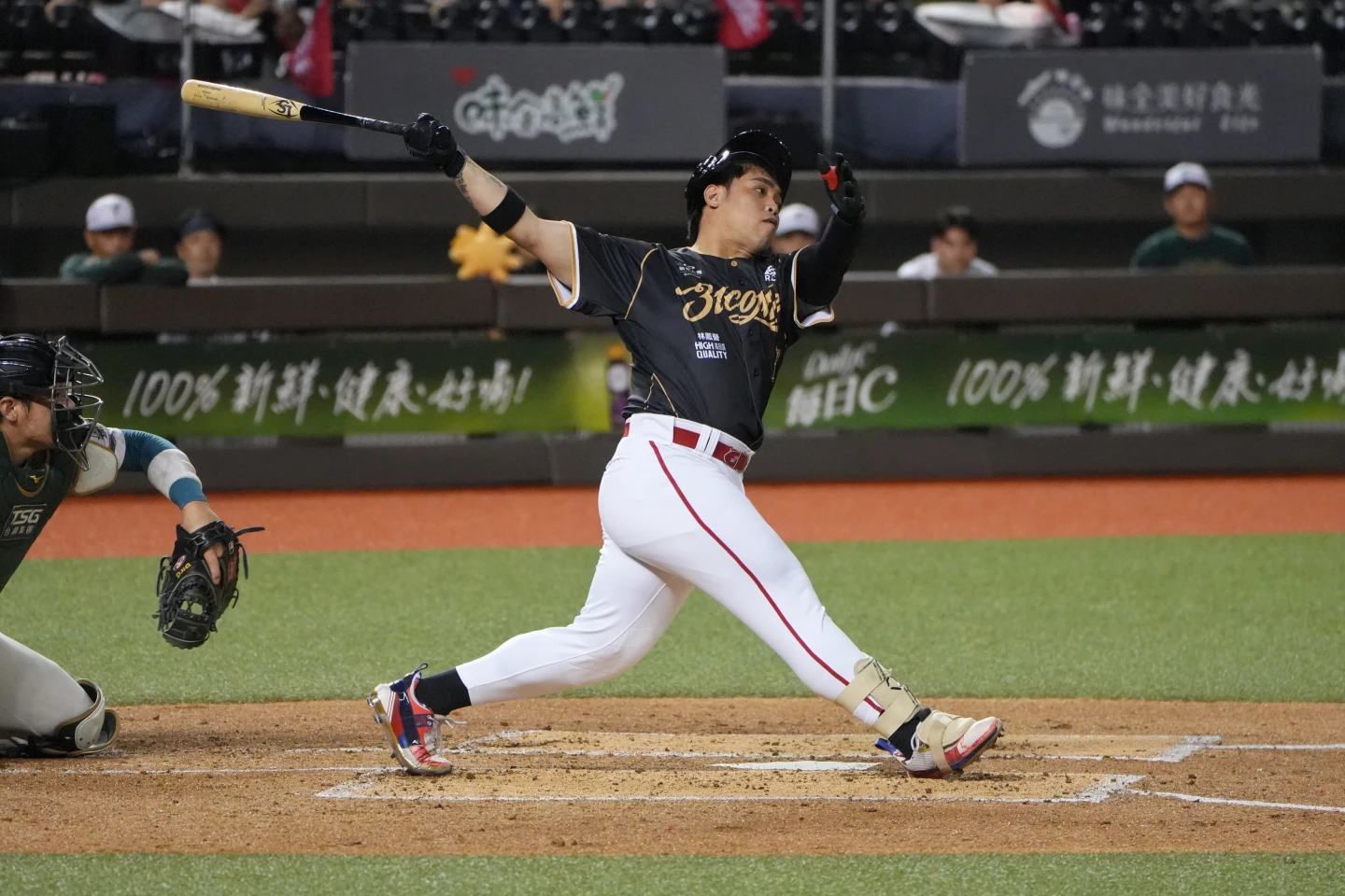 味全龍陳子豪單場3安「猛打賞」獲選單場MVP。李柏毅攝