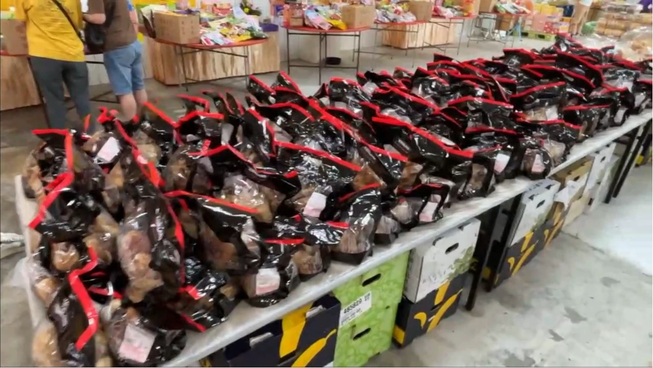 鹿港地藏王廟向好市多訂購烤雞腿與烤全雞,數量高達2800支的烤雞腿。好市多會員提供