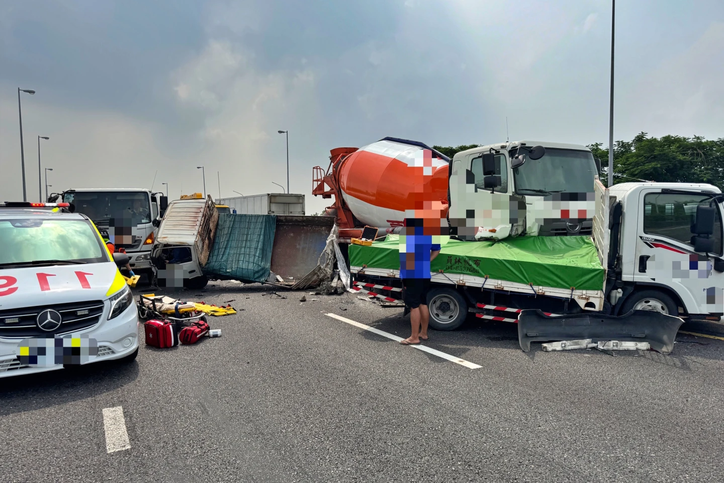 國8台南安定路段發生5車連環撞,一度全線封閉,回堵3公里。國道警方提供