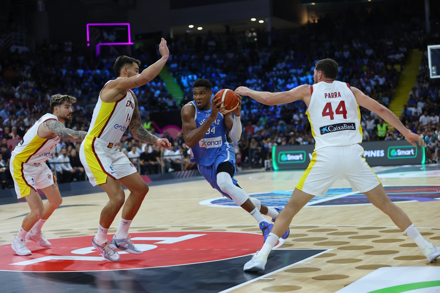 「字母哥」安德托昆波(Giannis Antetokounmpo)對西班牙繳出準大三元亮眼成績。美聯社