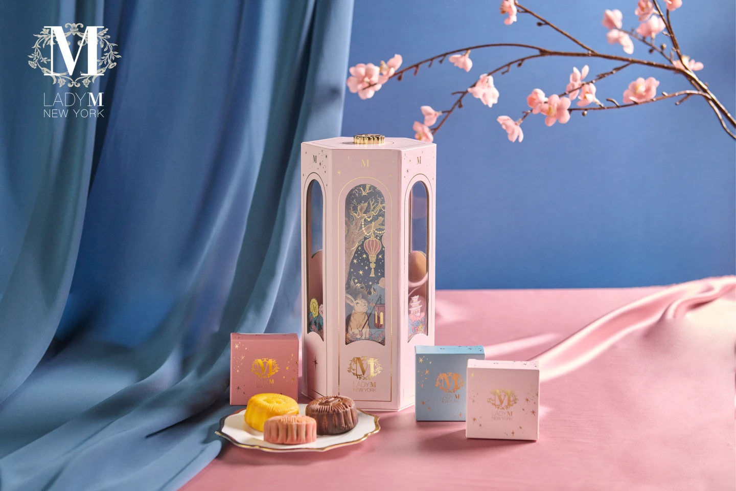LADY M「流轉月光中秋月餅禮盒」即日起至9月14日官網預購,早鳥優惠價2,480元。LADY M提供