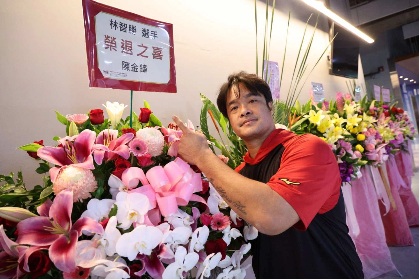 富邦悍將總教練陳金鋒也送上花籃祝賀前隊友林智勝榮退。味全龍提供