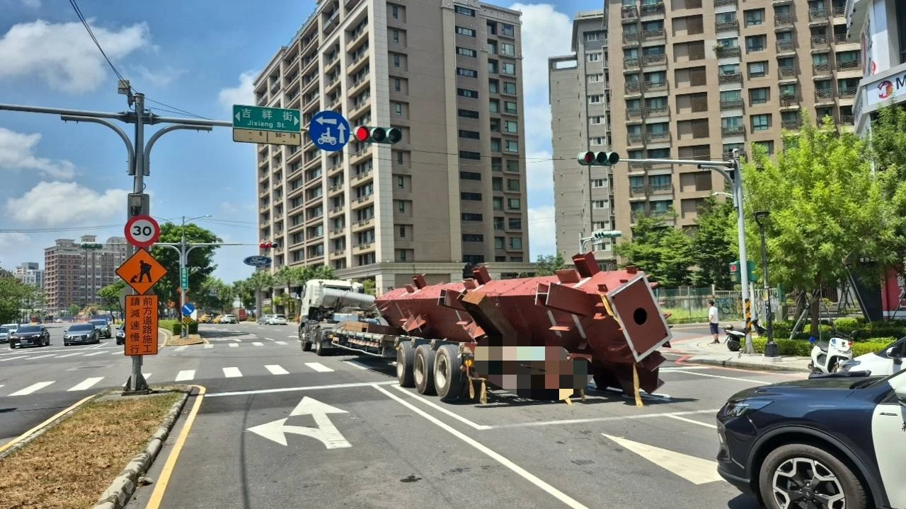 事故現場警方交管。翻攝畫面
