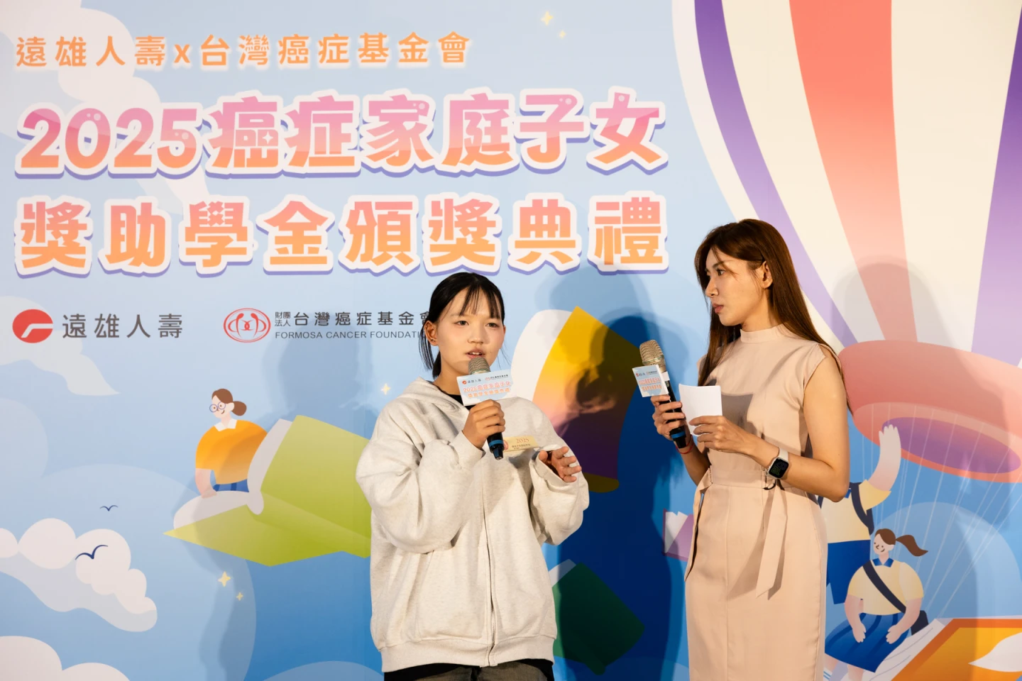 「不可能因為這些事放棄夢想」,成為歆婷(左)面對困境時的座右銘。台癌提供