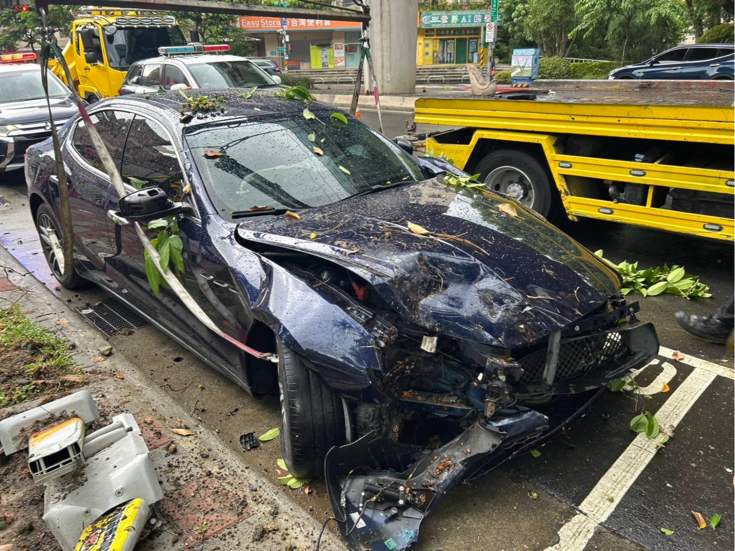 「海神」車頭毀損。翻攝畫面