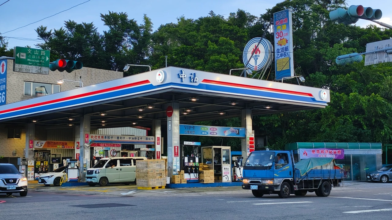 國際油價破百美元！中油啟動穩定機制吸收6成　今宣布下周一汽柴油凍漲