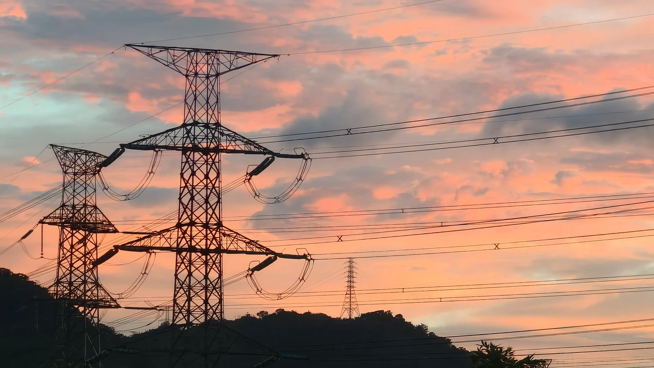 經濟部次長何晉滄表示,下周在林口機組回歸後供電更穩。葉志明攝