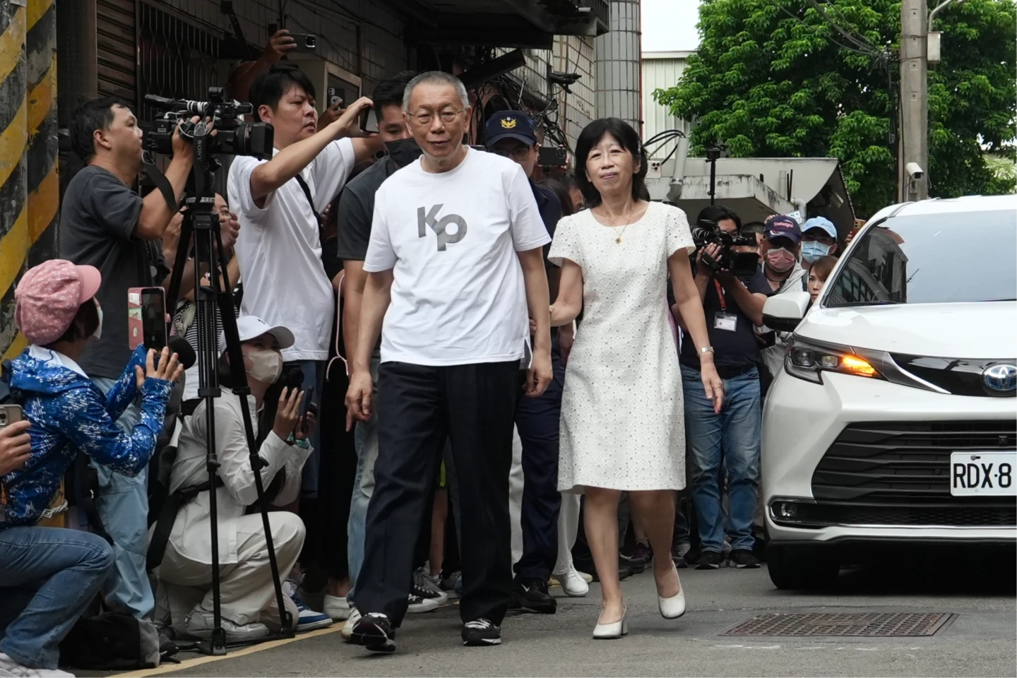 柯文哲抵達新竹老家。林林攝