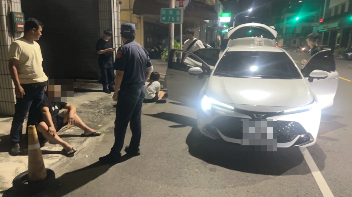 警方昨晚11時許,陸續在左營及鼓山區將涉案陳男、郭男、謝女等人查緝到案。民眾提供