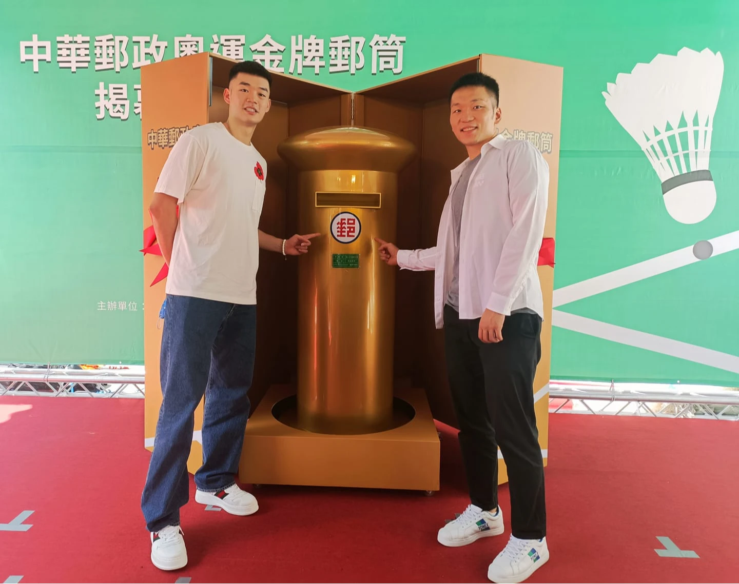 東京奧運雙打奪金,金色郵筒攝在台北市立大學。取自FB @李洋