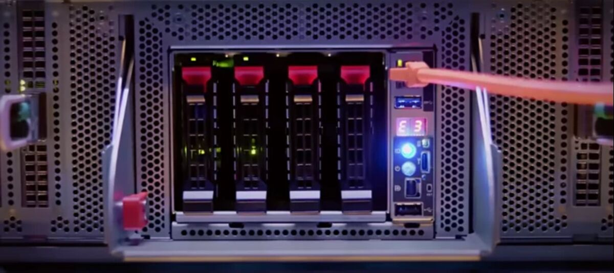 Nebius Server Racks AI基礎設施廠Nebius獲微軟近5300億大單 盤後一度暴漲逾60%|知新聞