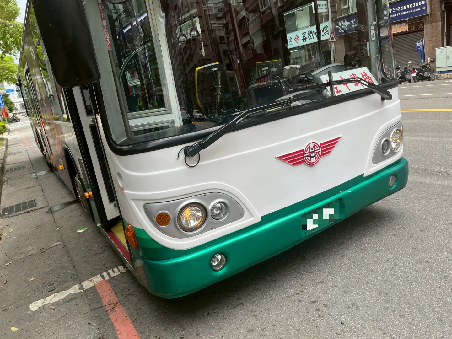 公車車體外觀。翻攝畫面