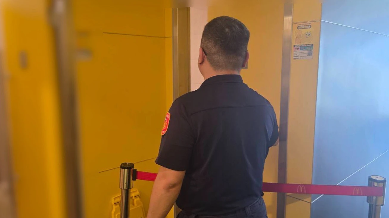 林姓男子今天上午9時許,被人發現陳屍在高雄楠梓區後勁夜市旁的麥當勞廁所。民眾提供
