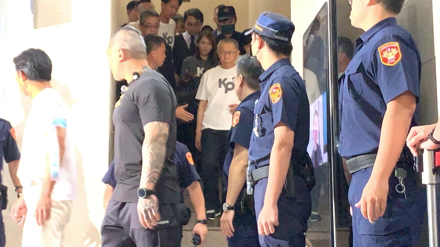 柯文哲昨交保,陳智菡緊跟身後。資料照。丁牧群攝