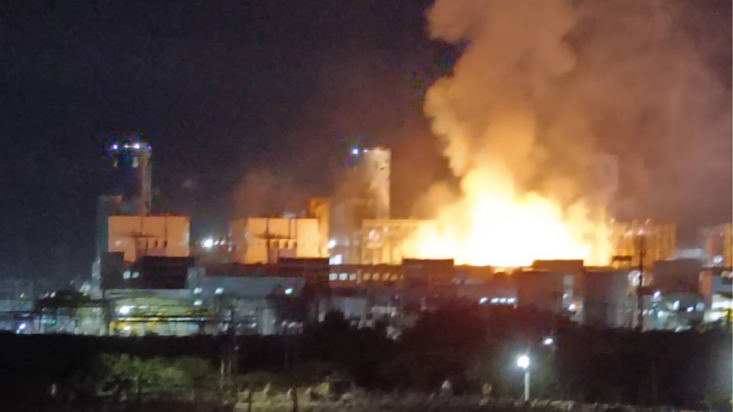高雄興達電廠晚間爆炸失火,居民被嚇壞。