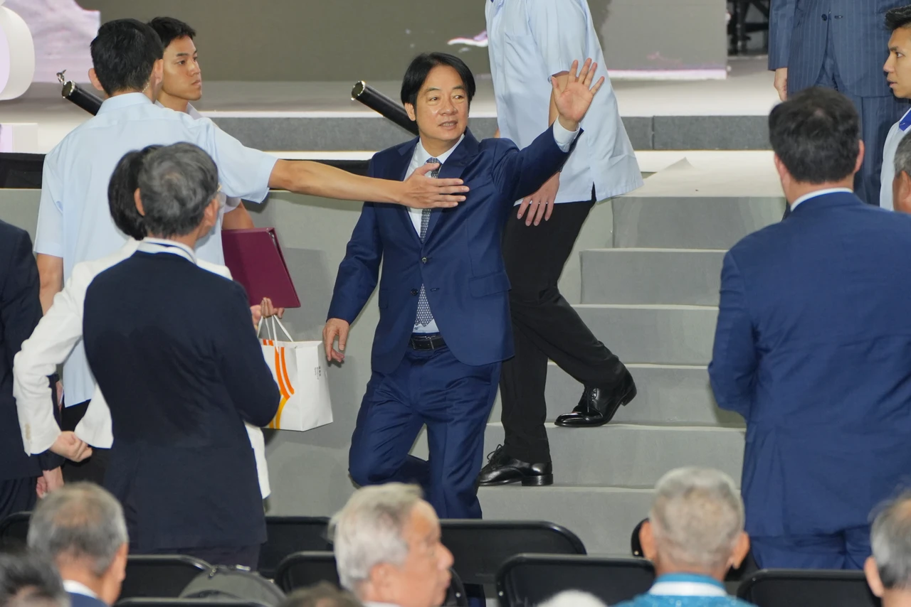 總統賴清德兼任民進黨主席,網傳民進黨買美國武器返利,海外黨產至少1兆美元,美西黨部發聲明駁斥。李柏毅攝