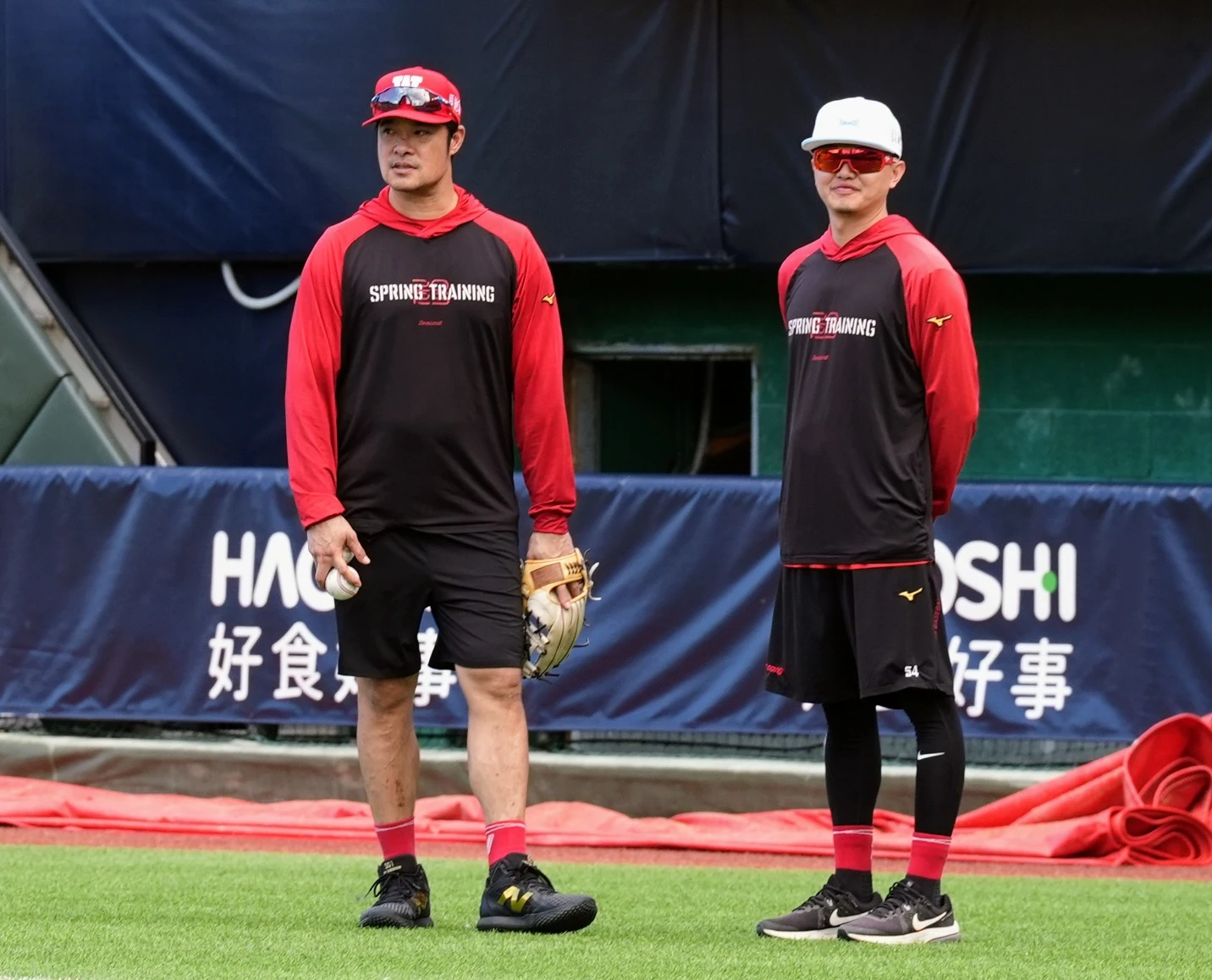 味全龍林智勝(左)轉任教練後將先隨一軍協助打擊教練張建銘。味全龍提供