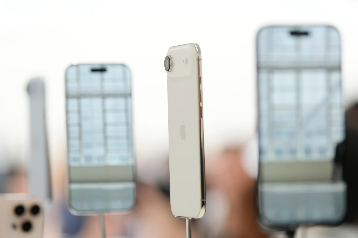 iPhone Air是歷來最纖薄的iPhone。美聯社