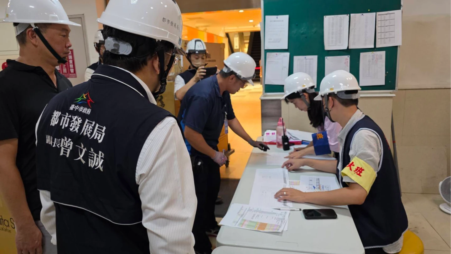 市府都發局全程嚴格監控所有進出人員。中市府提供