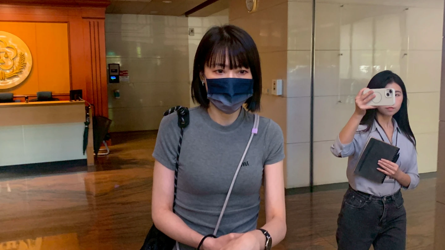 木可員工李婉萱今到北院作證。丁牧群攝