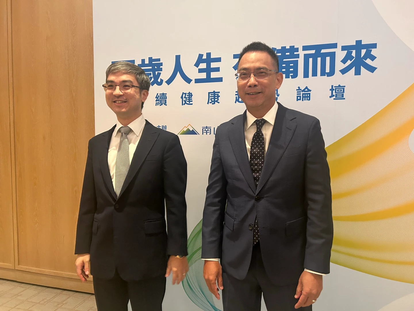 南山人壽董事長尹崇堯(左)與總經理范文偉(右)。林巧雁攝