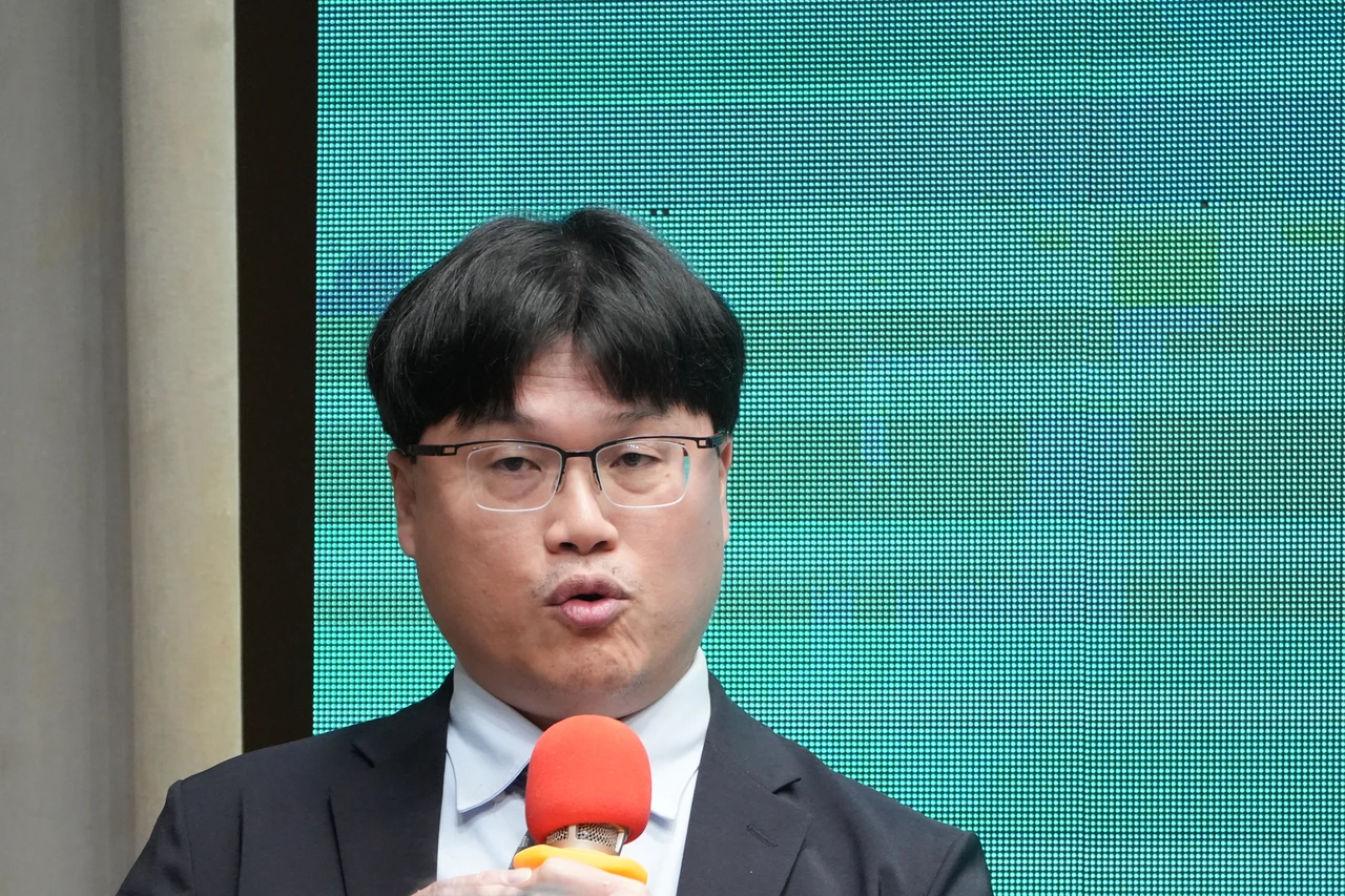 教育部次長朱俊彰說,這次編列「強化高教人才培育」200特別預算,穩定學校營運、減輕負擔、強化人才競爭力,其中有35億元用於國立大學附設醫院補助計畫。梁建裕攝