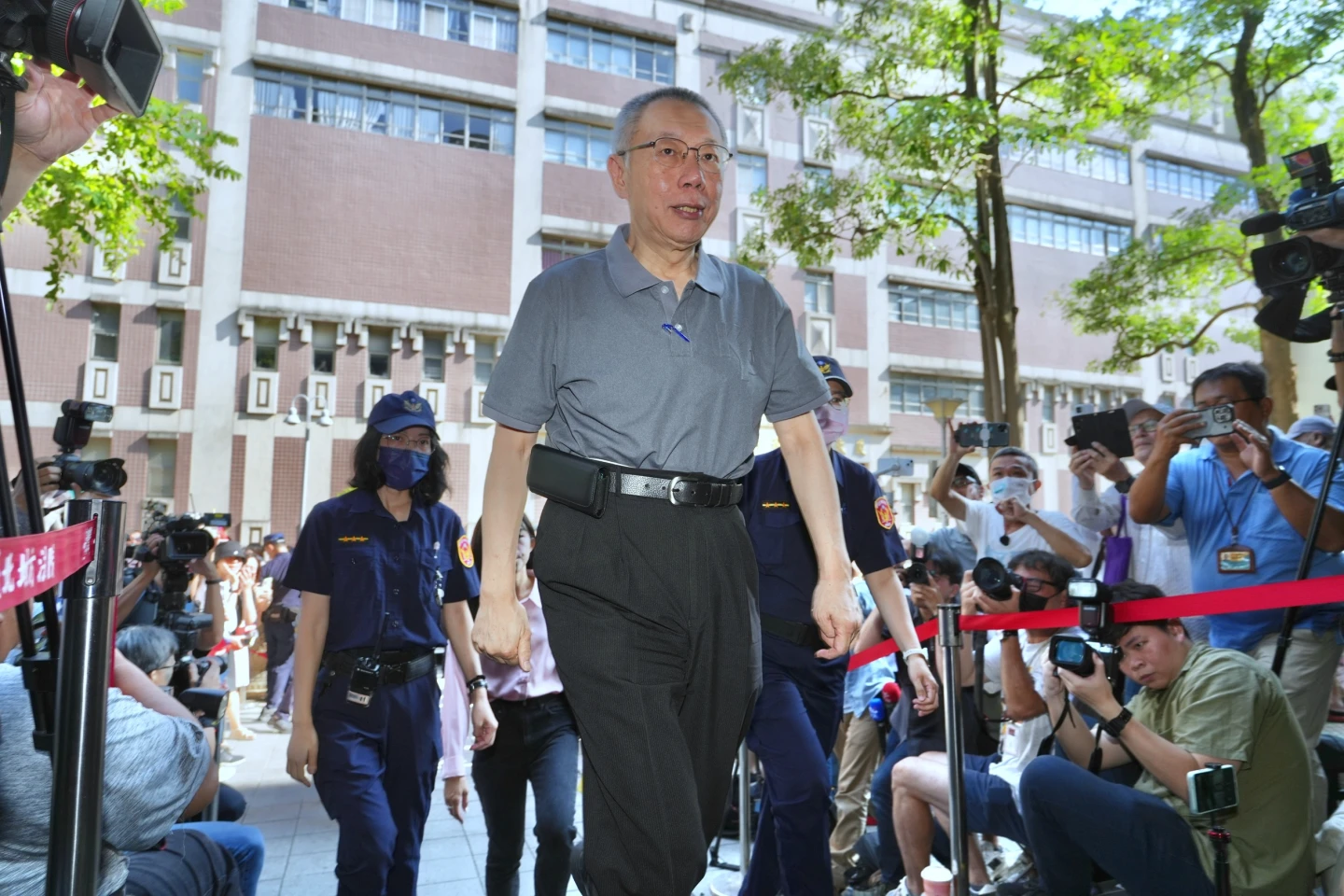 柯文哲上午現身台北地院重開羈押庭。林林攝