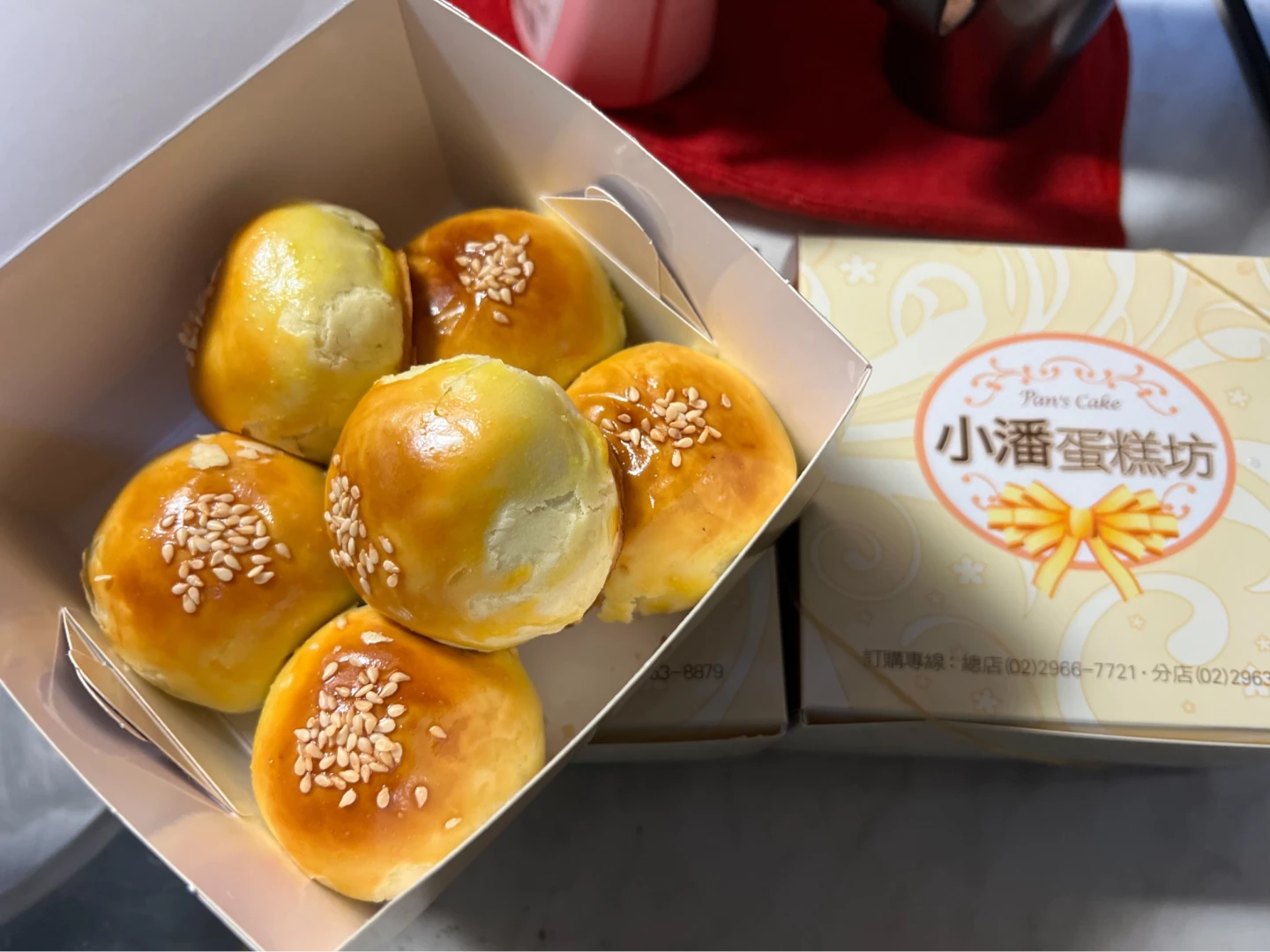 小潘蛋糕坊以鳳凰酥聞名,蛋黃酥也有不少人喜愛。資料照片,陳亮諭攝