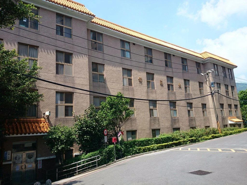 文化大學宿舍「大莊館」還在整修,卻已讓學生入住,引發學生質疑。取自中國文化大學學生宿舍自治委員會網站