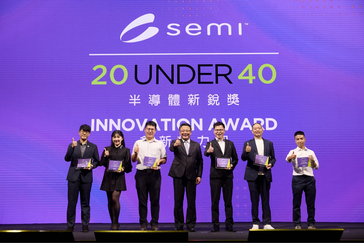 今年首度舉辦 SEMI 20 Under 40 半導體新銳獎,表彰 24 位 40 歲以下的卓越青年,從「創新、領導力、技術、產業貢獻」四大面向肯定新生代實力。SEMI提供