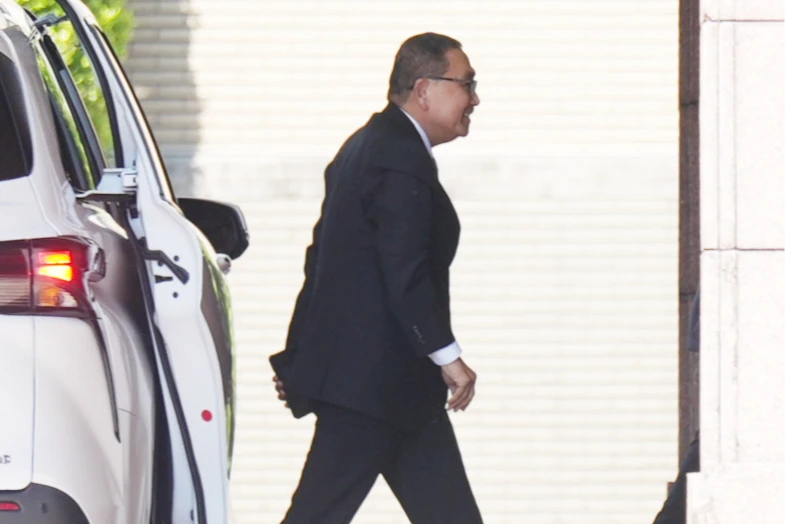 侯友宜抵達政院,直接進入會議室。陳卓邦攝