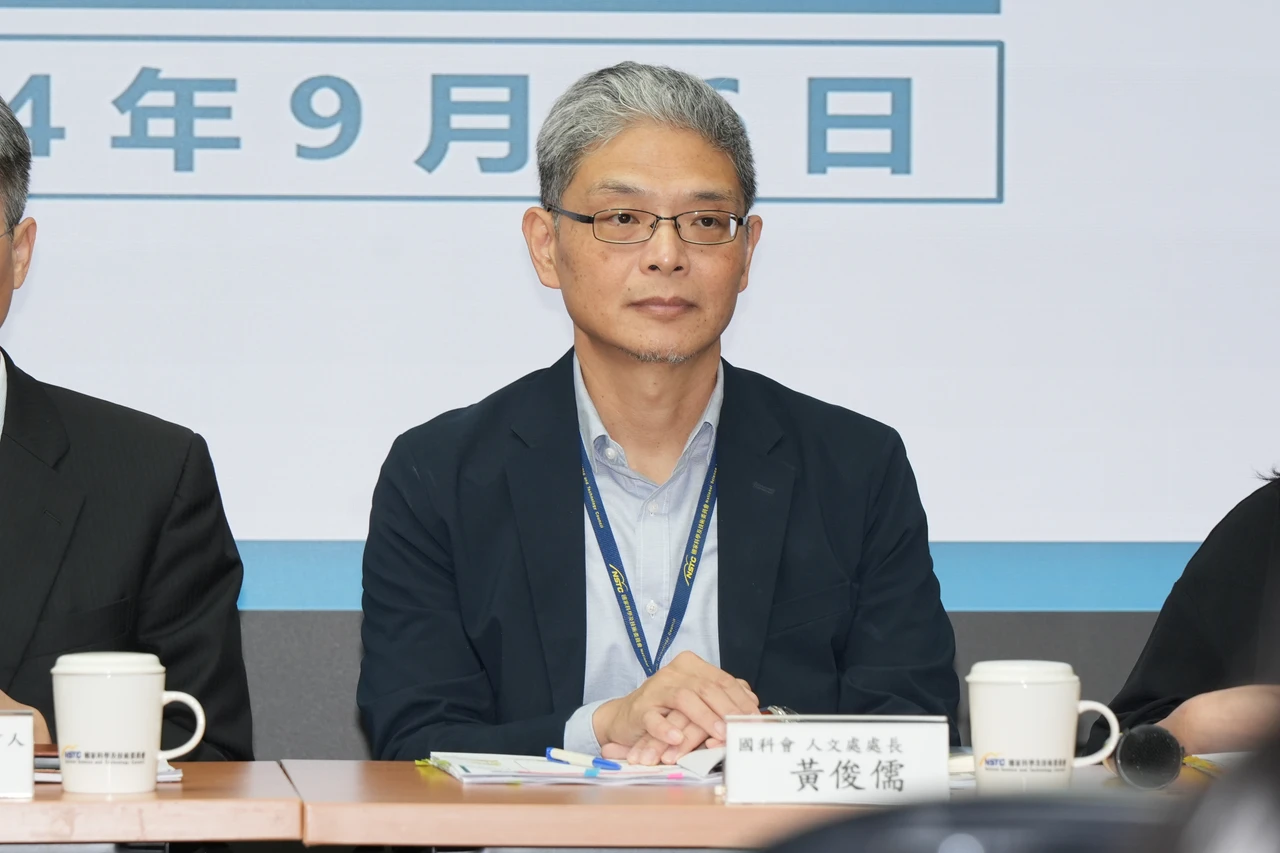 黃俊儒說明,將向台師大、中央大學,追繳研究經費。葉志明攝