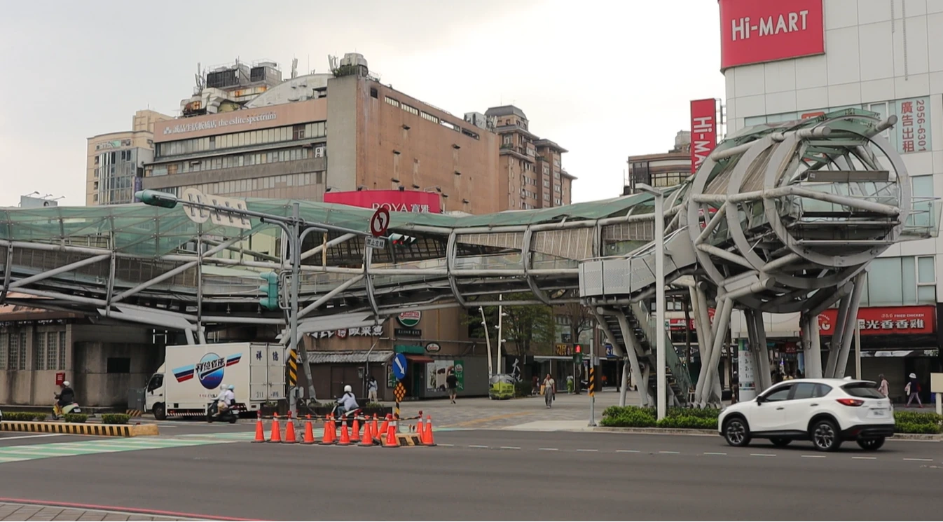 板橋「遊龍陸橋」啟用至今15年。新北市養工處提供