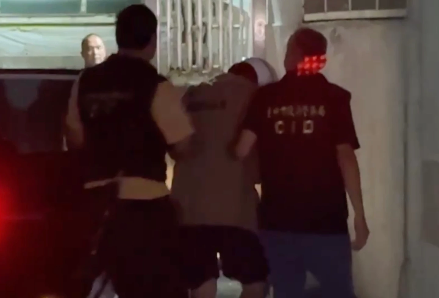 駱姓少年被帶警局偵訊,釐清犯案動機。民眾提供