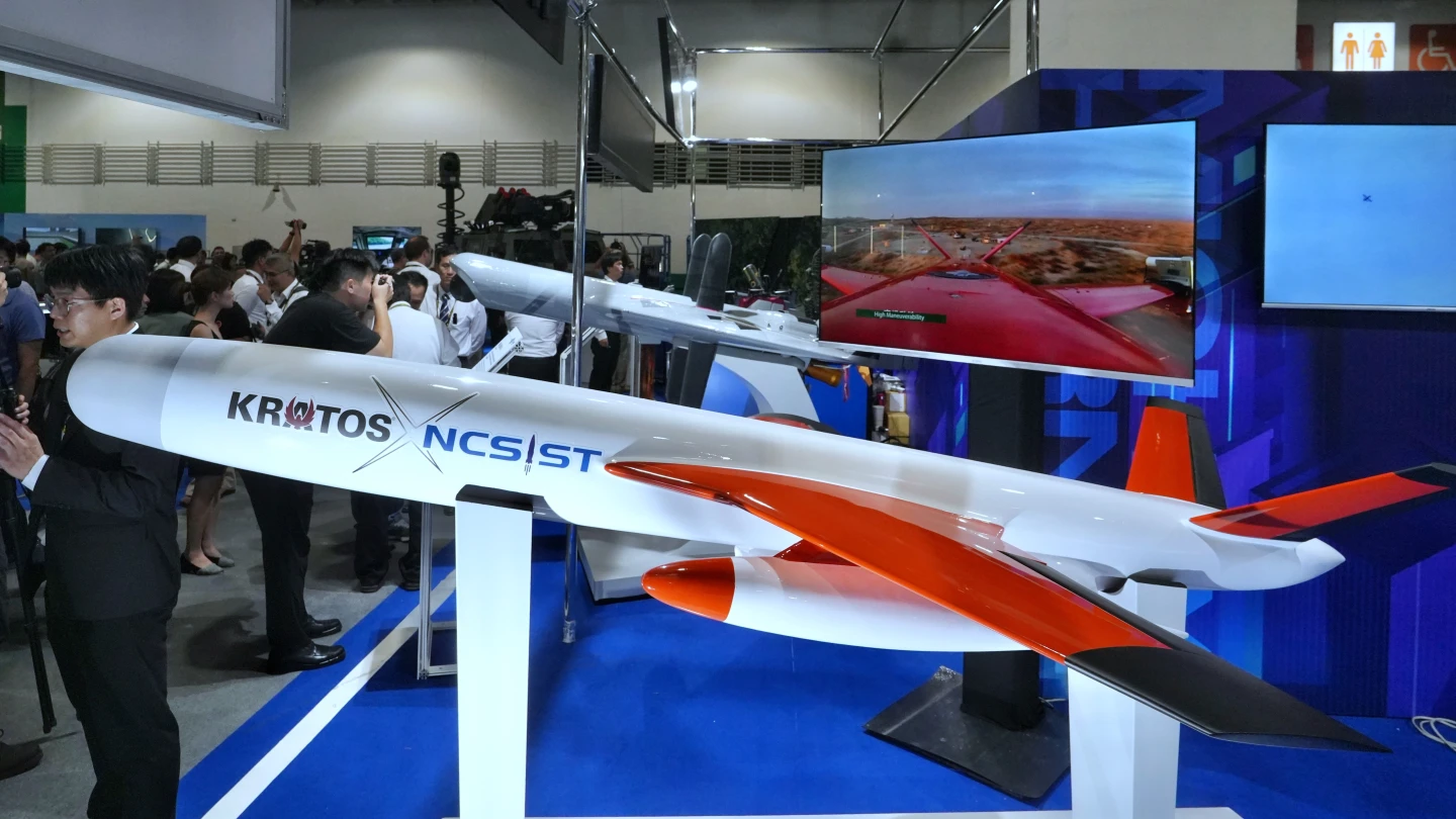 勁蜂Ⅳ型攻擊無人機。林林攝