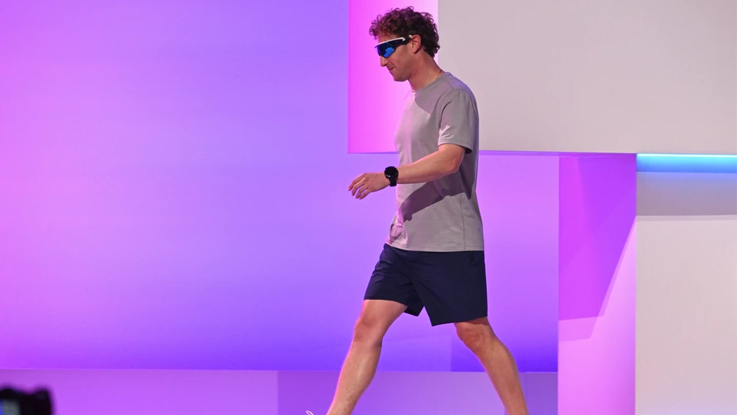 Meta發表首款內建螢幕AI眼鏡　祖克柏展示卻遇尷尬小插曲