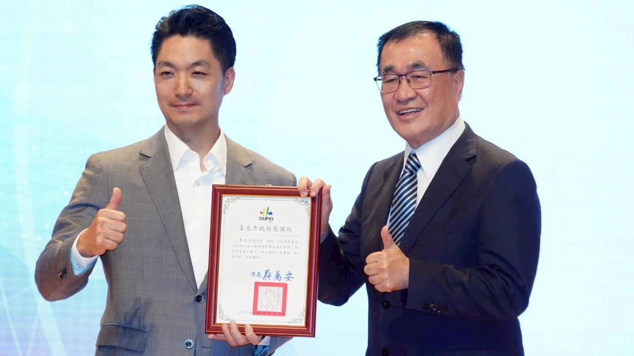 李四川出席台北市公共工程卓越獎暨卓越匠師獎頒獎典禮。北市府提供