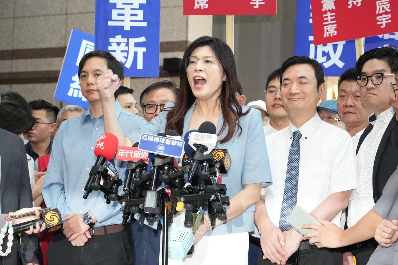 先前公布的黨內民調,郝龍斌小輸前立委鄭麗文。陳卓邦攝