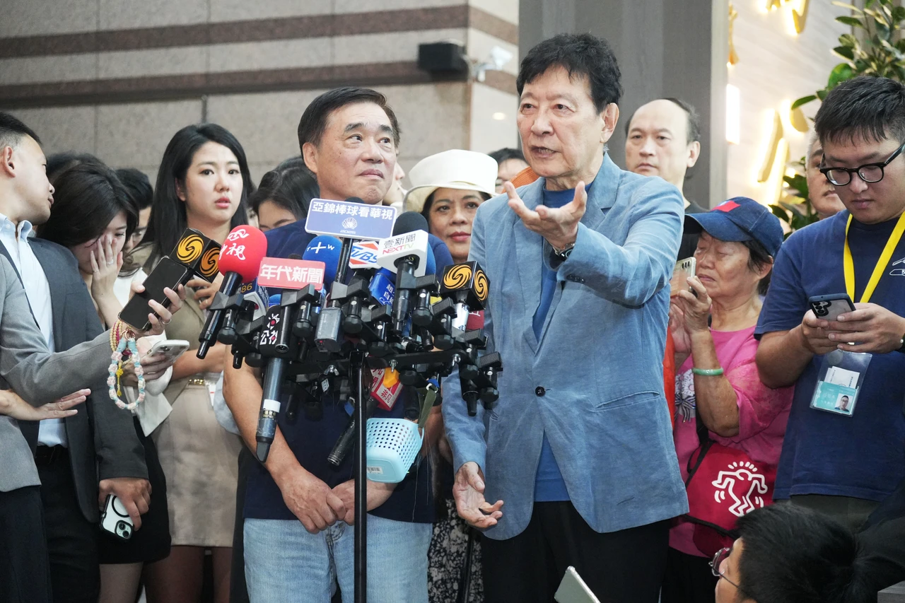 中廣前董事長趙少康(右)痛批張亞中是黨的罪人。陳卓邦攝