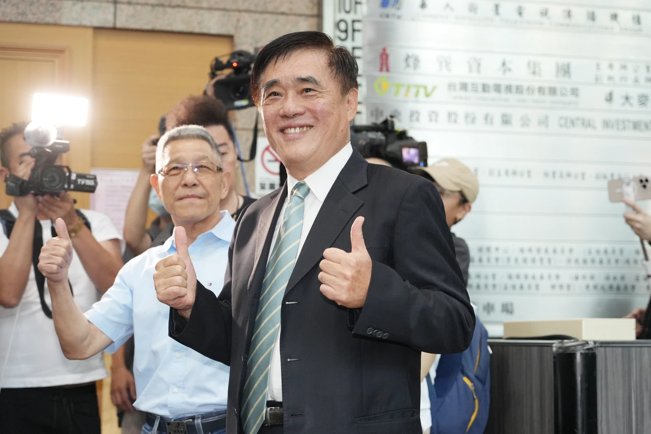 台北市前市長郝龍斌戲劇性宣布參選。陳卓邦攝