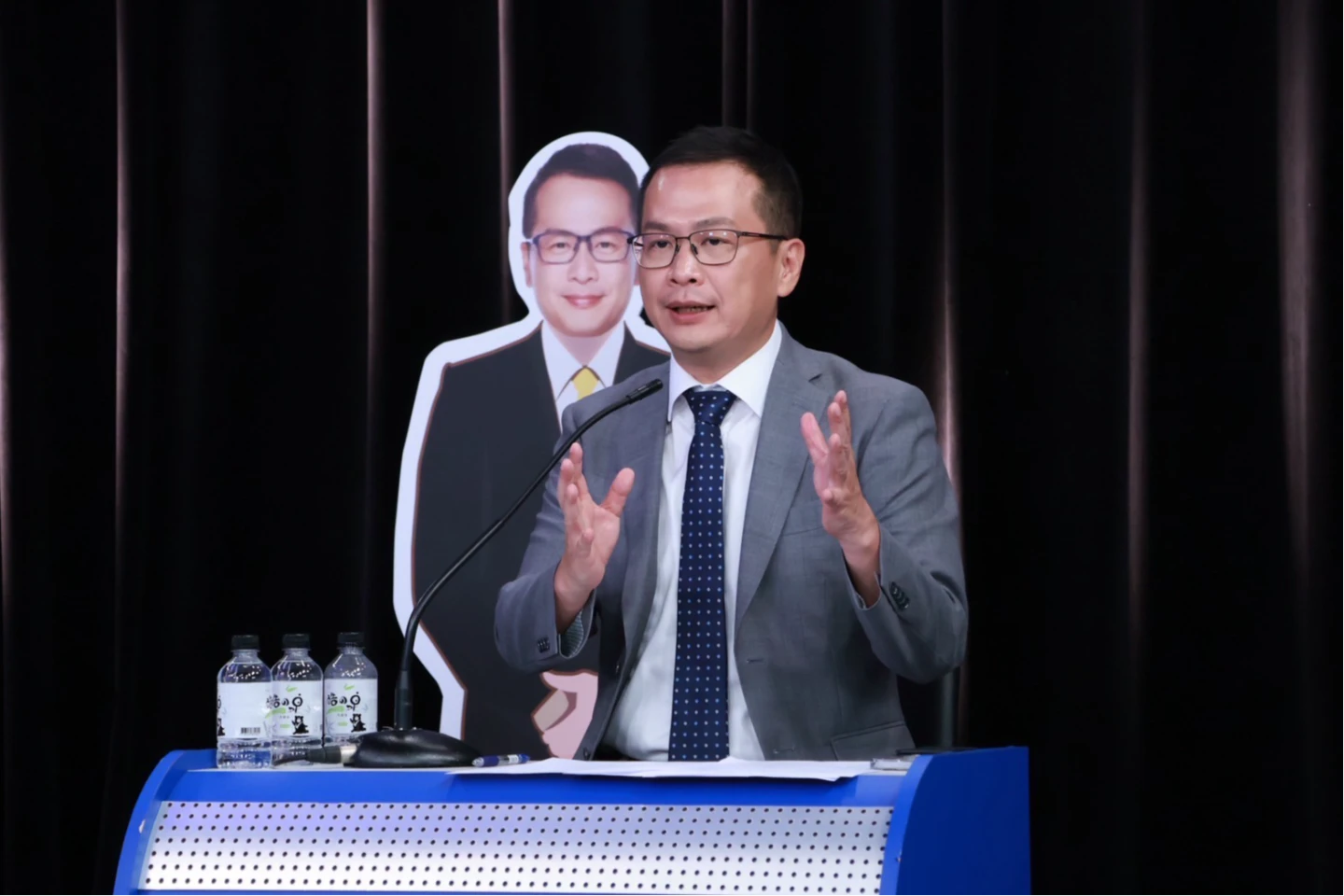 立委羅智強稱要找9家公司做民調。中天新聞提供