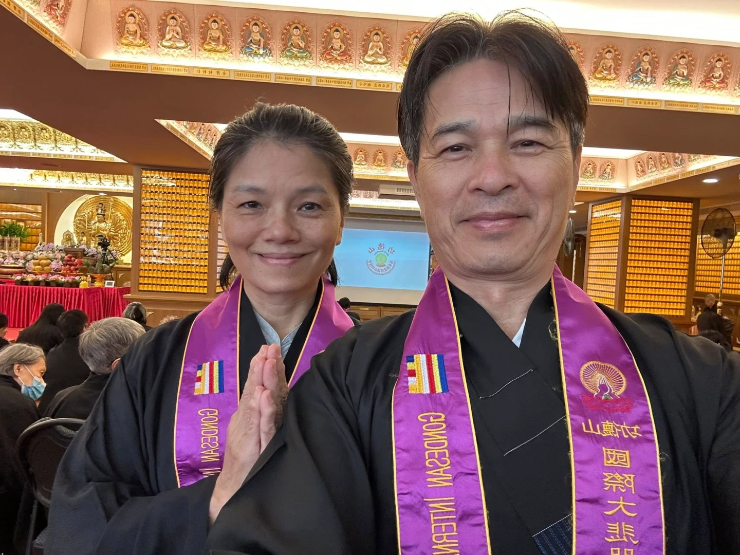 藝人李興文的妻子陳姝卉(左)臉書遭詐20餘萬元,李興文不滿發文痛批打詐失能。取自臉書李興文News Lee夜總會〈 粉絲團 〉